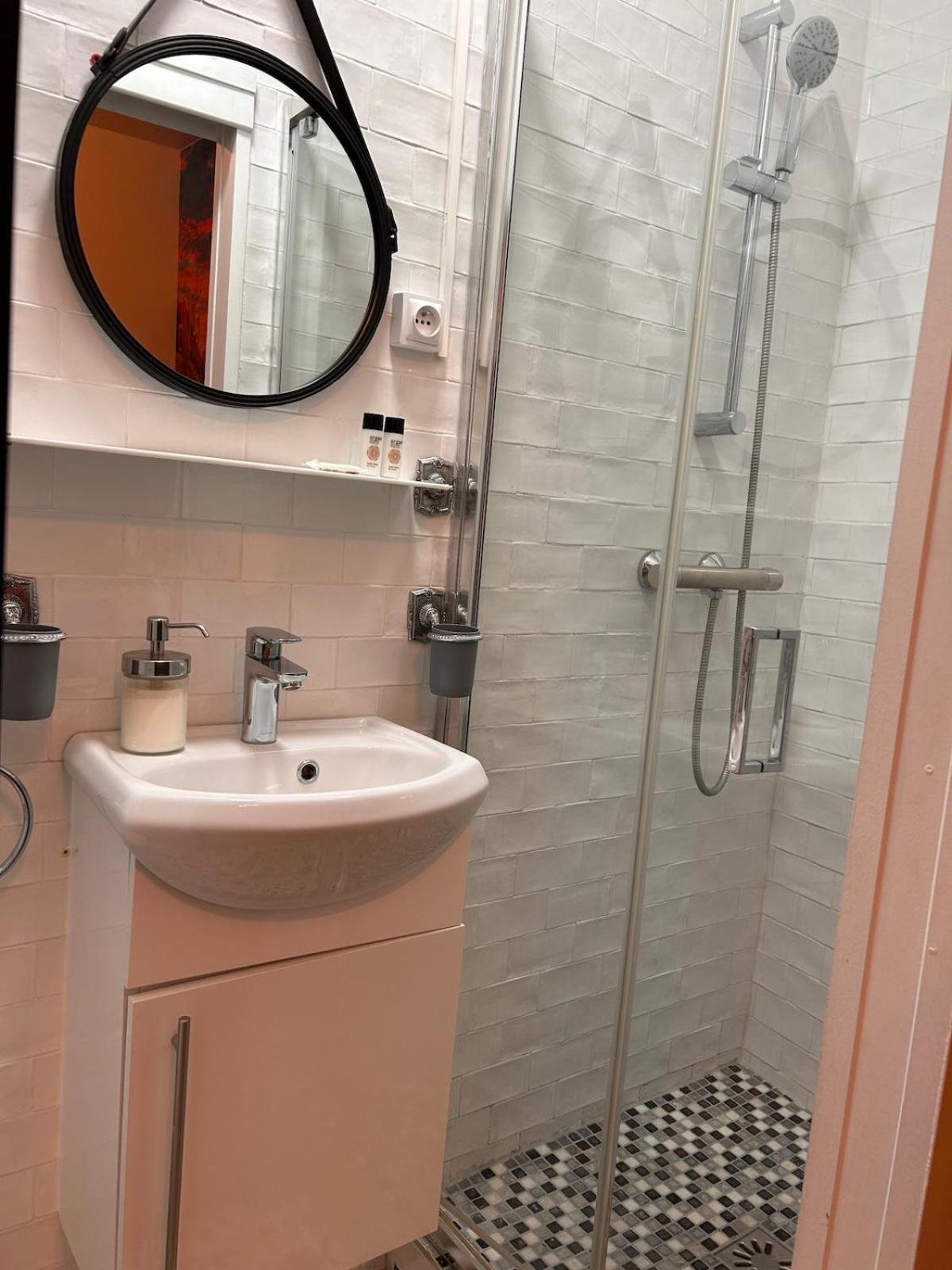 Studio Paris - Metro 7 Cadet - Quartier Faubourg-Montmartre Extérieur photo